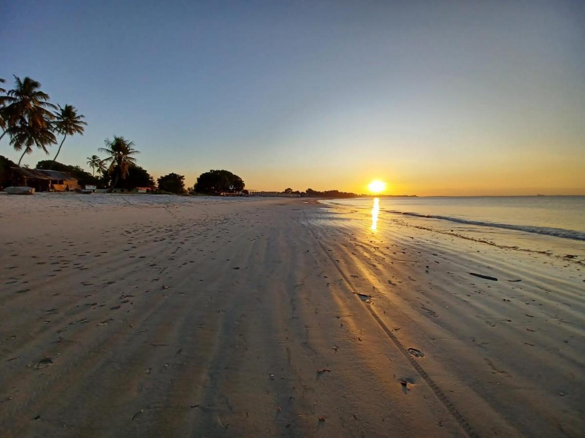 L&J Modern Backpackers Kigamboni Beach House Bed & Breakfast Dar es Salaam Exterior foto