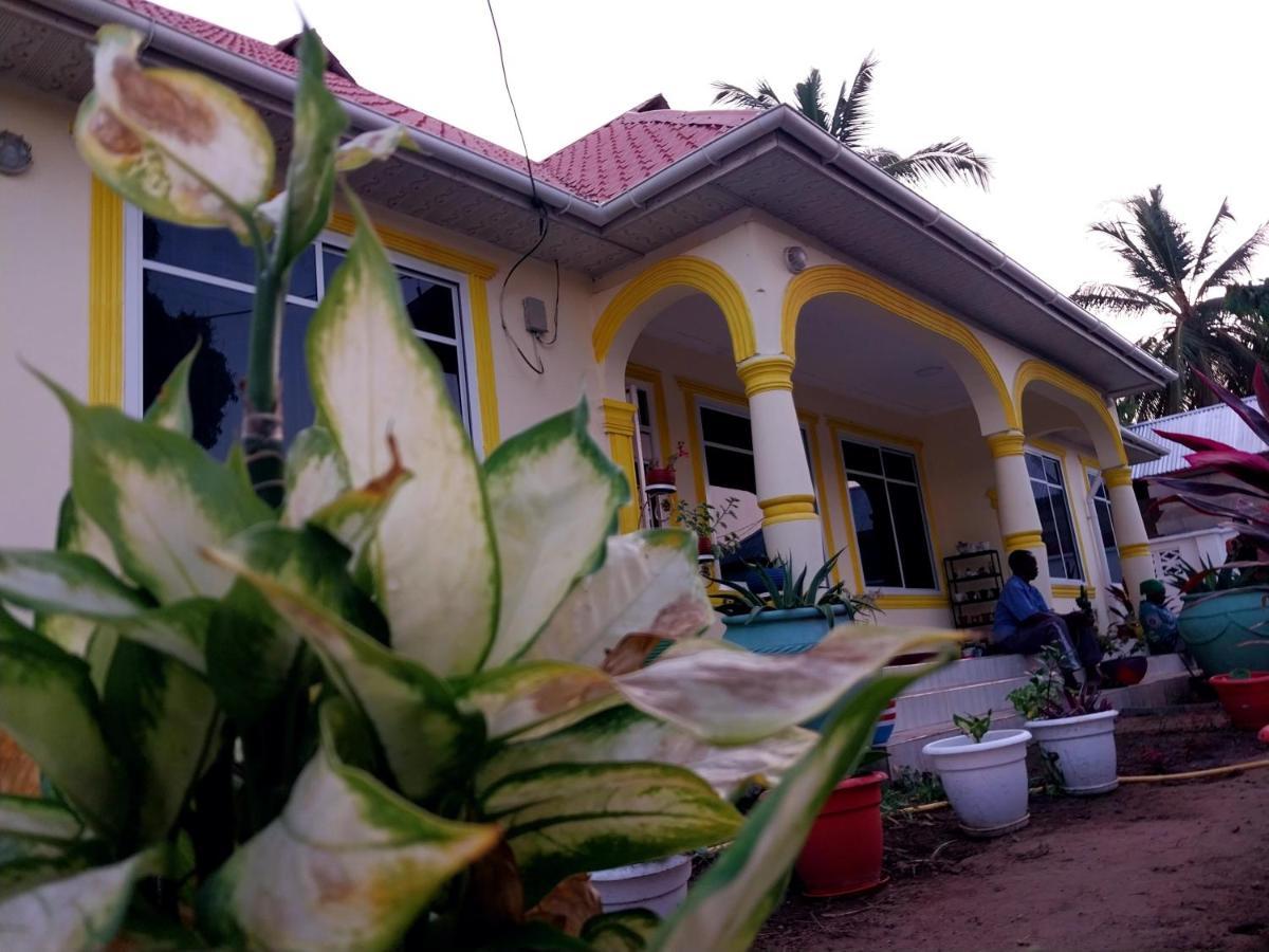 L&J Modern Backpackers Kigamboni Beach House Bed & Breakfast Dar es Salaam Exterior foto