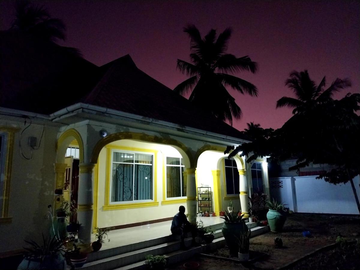 L&J Modern Backpackers Kigamboni Beach House Bed & Breakfast Dar es Salaam Exterior foto