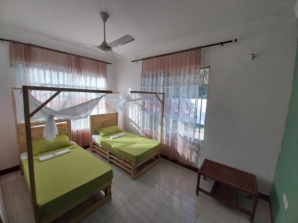 L&J Modern Backpackers Kigamboni Beach House Bed & Breakfast Dar es Salaam Exterior foto