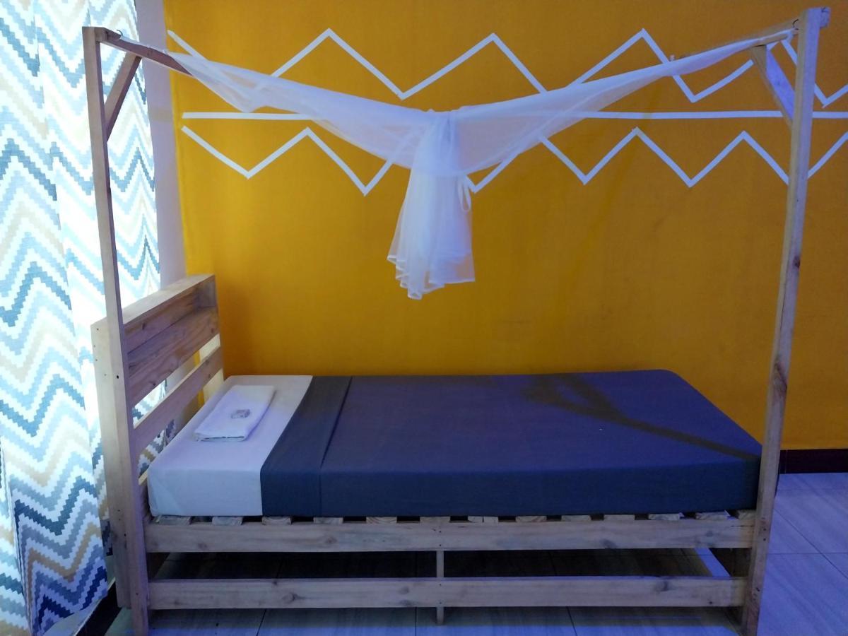 L&J Modern Backpackers Kigamboni Beach House Bed & Breakfast Dar es Salaam Exterior foto