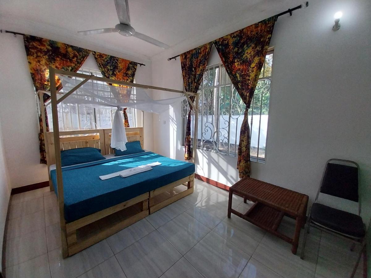 L&J Modern Backpackers Kigamboni Beach House Bed & Breakfast Dar es Salaam Exterior foto