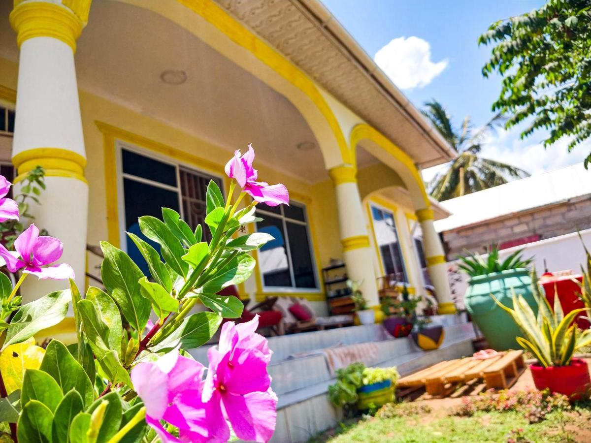 L&J Modern Backpackers Kigamboni Beach House Bed & Breakfast Dar es Salaam Exterior foto