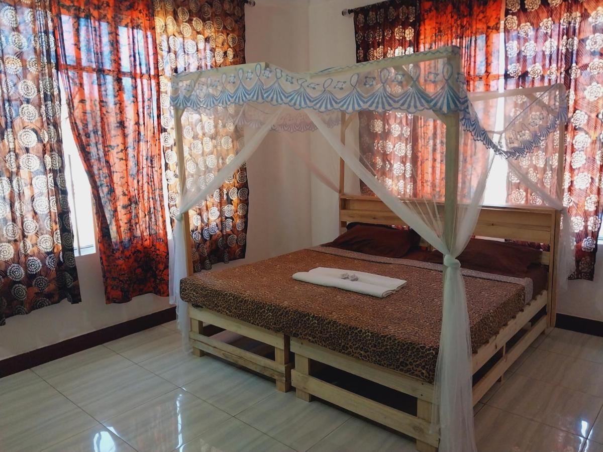 L&J Modern Backpackers Kigamboni Beach House Bed & Breakfast Dar es Salaam Exterior foto