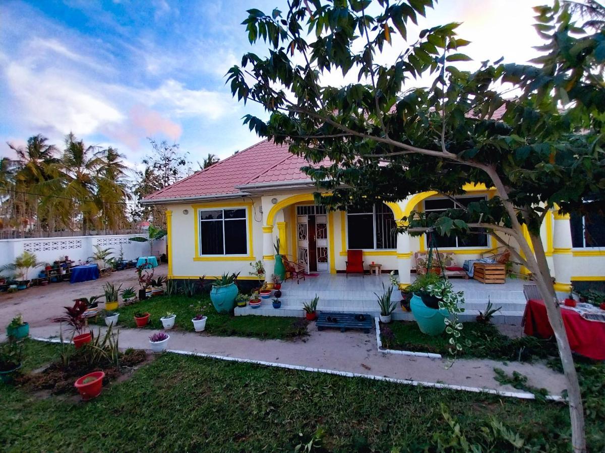 L&J Modern Backpackers Kigamboni Beach House Bed & Breakfast Dar es Salaam Exterior foto