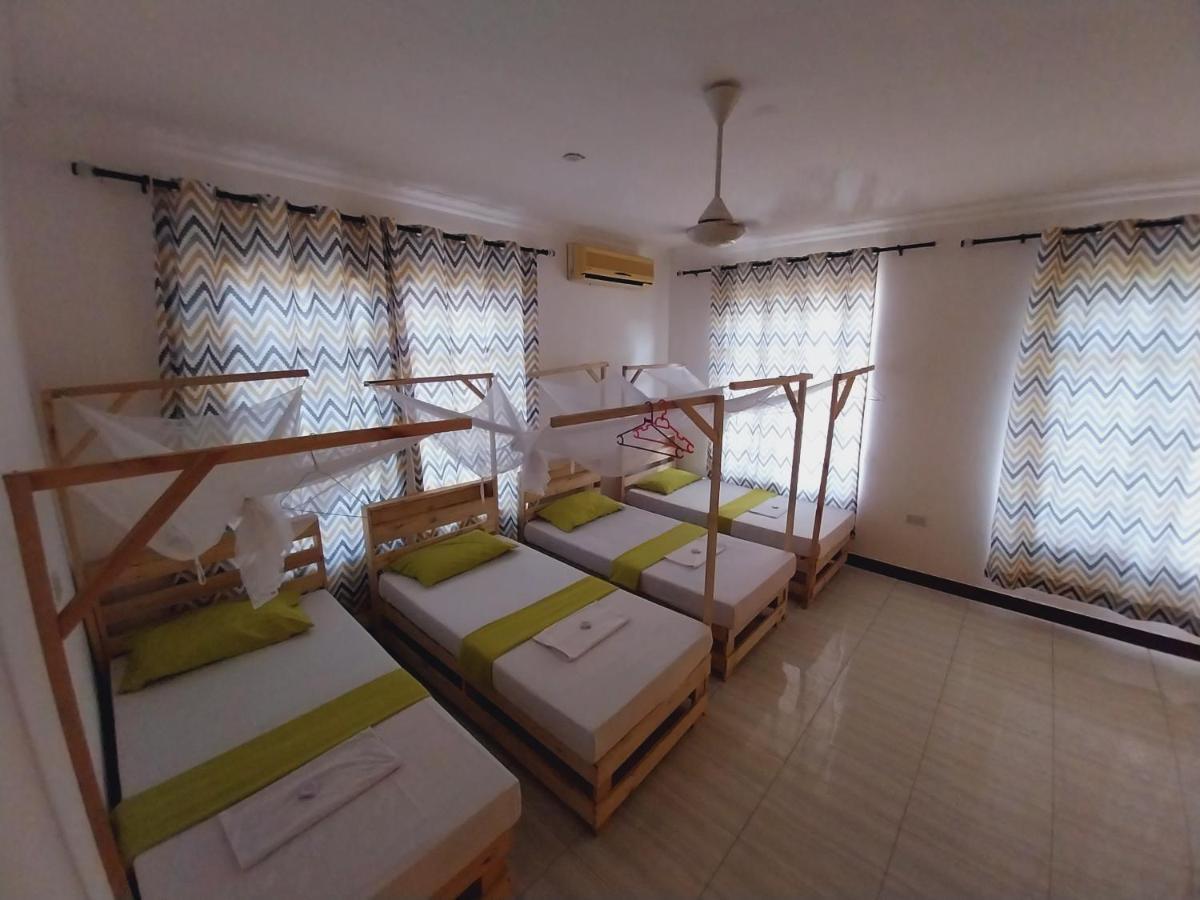 L&J Modern Backpackers Kigamboni Beach House Bed & Breakfast Dar es Salaam Exterior foto