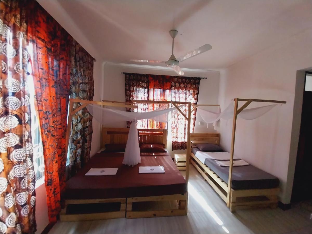 L&J Modern Backpackers Kigamboni Beach House Bed & Breakfast Dar es Salaam Exterior foto